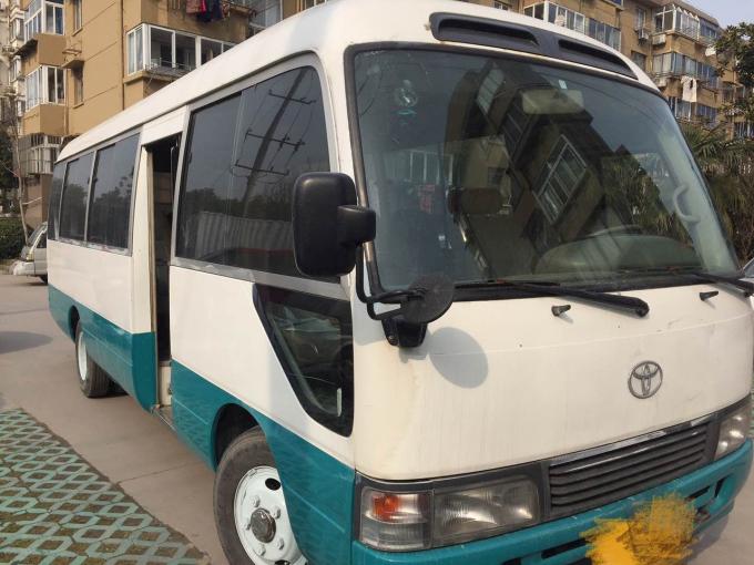 29 asientos utilizaron el autobús del práctico de costa de TOYOTA del cilindro del motor 6 de la impulsión de la mano izquierda del autobús de la gasolina de Toyota en venta